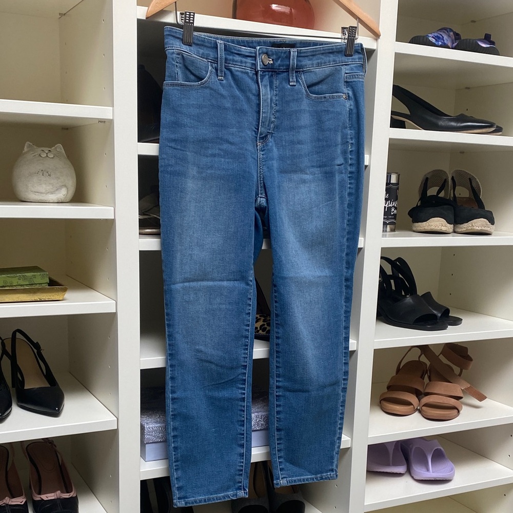 Talbots Classic Blue Cropped Jeans. Like NEW. Size 4P.